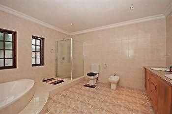 354 On York Avenue Hotel Randburg Exterior foto